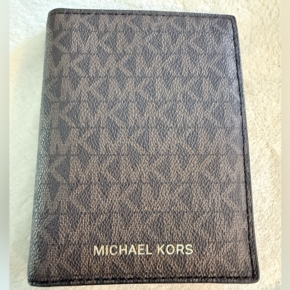 Michael Kors Signature Travel Passport Wallet ✈️